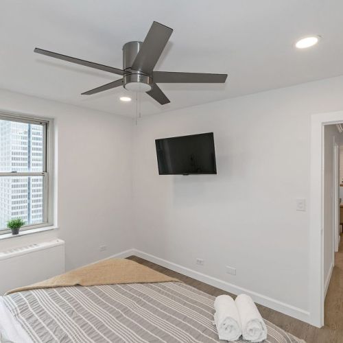 Master w King Bed, Smart TV and Ceiling Fan