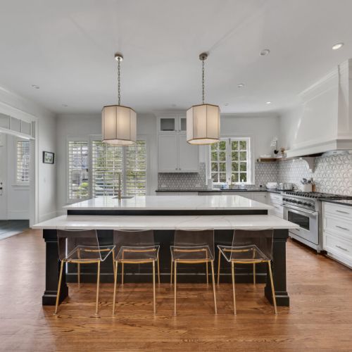Kitchen - Bar seats