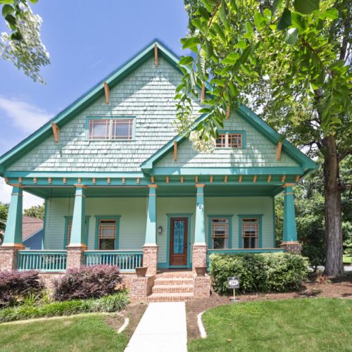 Curb appeal goals! We're obsessed with the bold