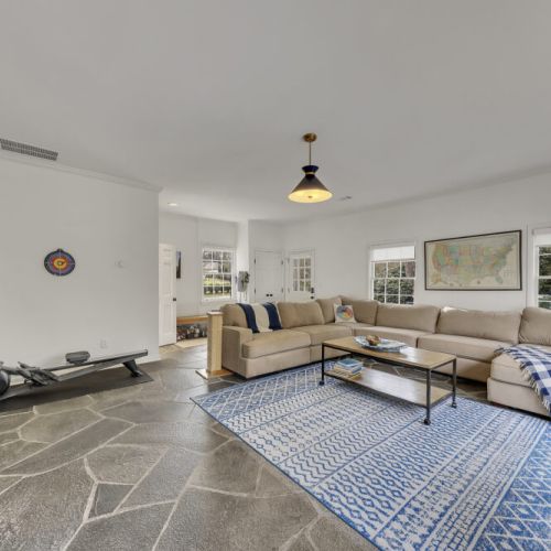 Spacious living room w/ large sectional perfect for group lounging