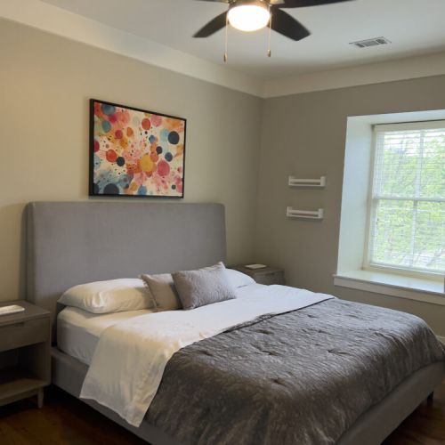 Forth Bedroom (King) w Skyline Views