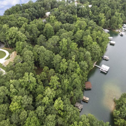 Beautiful lake views from several outdoor areas