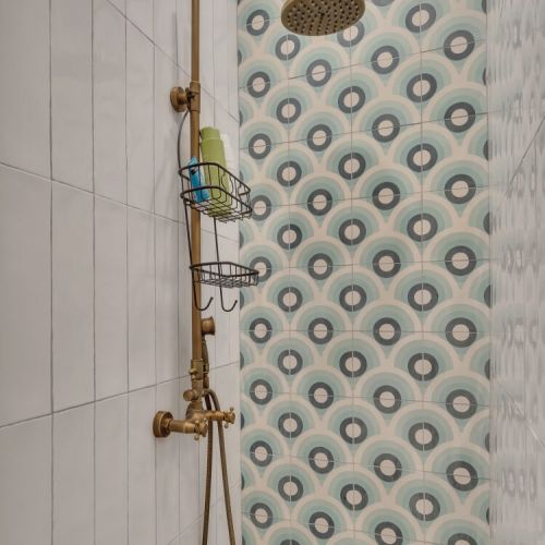 Unit 1 - Retro & stylish bathroom