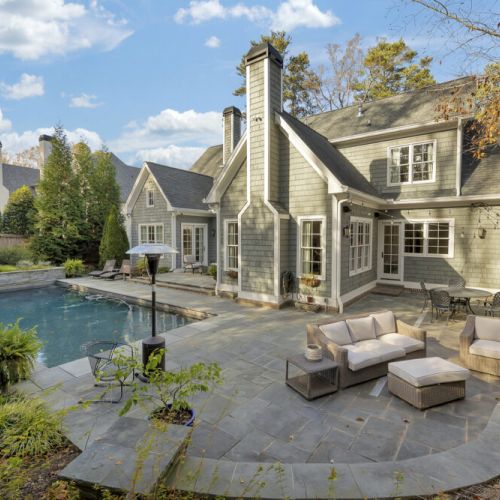 Outdoor - Fenced backyard