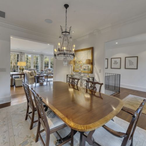 6 seater dining table (up to 10 seating)