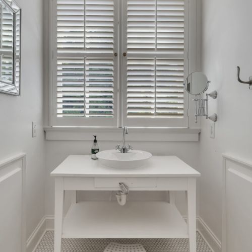 Bedroom 4 ensuite bathroom