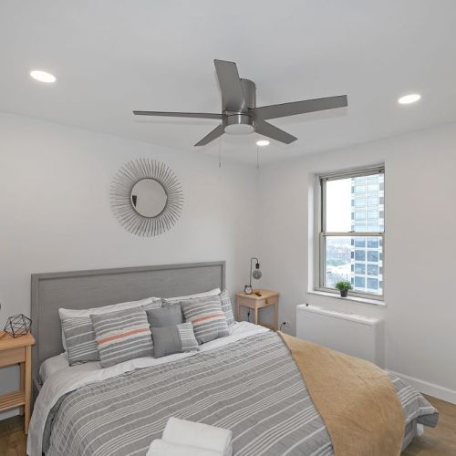 Master w King Bed, Smart TV and Ceiling Fan