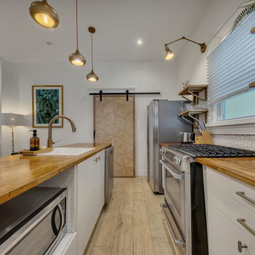 Kitchen- Bright kitchen