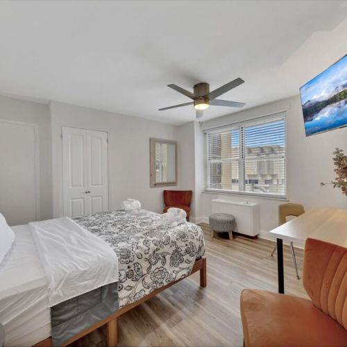 Master Bed - Smart TV