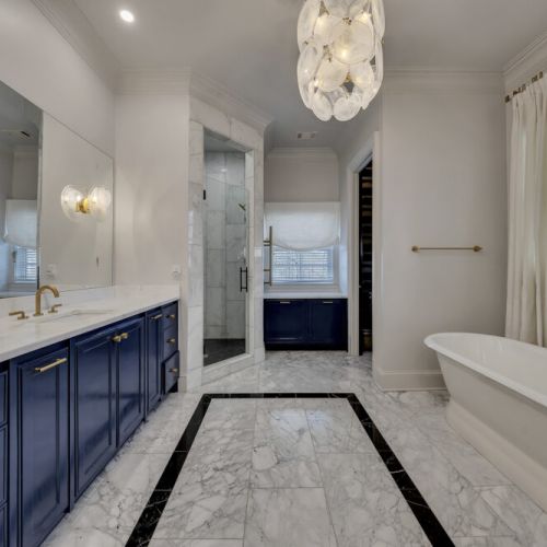 Primary Bedroom En Suite Bathroom