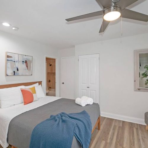 Master - Queen Bed