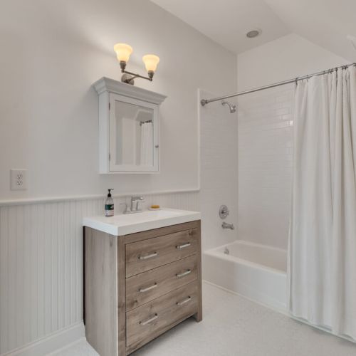 Bedroom 5 ensuite bathroom