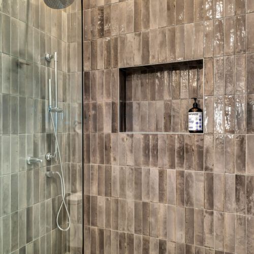 Sparkling Walk-in Shower