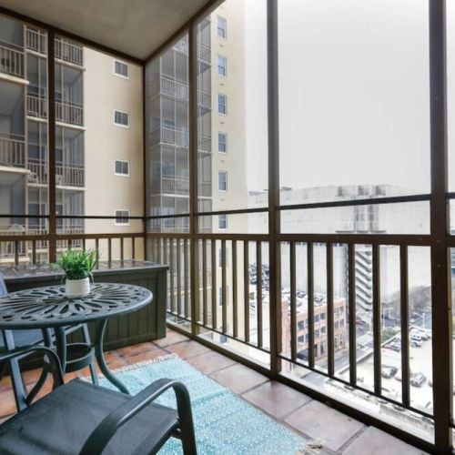 Balcony w City Views