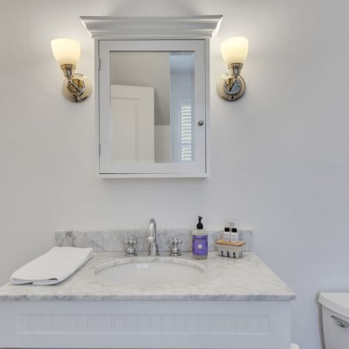 Bedroom 2 ensuite bathroom