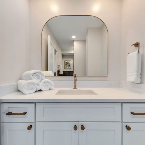 Sparkling Bath - Bright Vanity