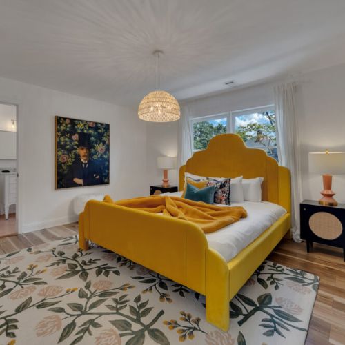 Bedroom (King) 5 - Unit B