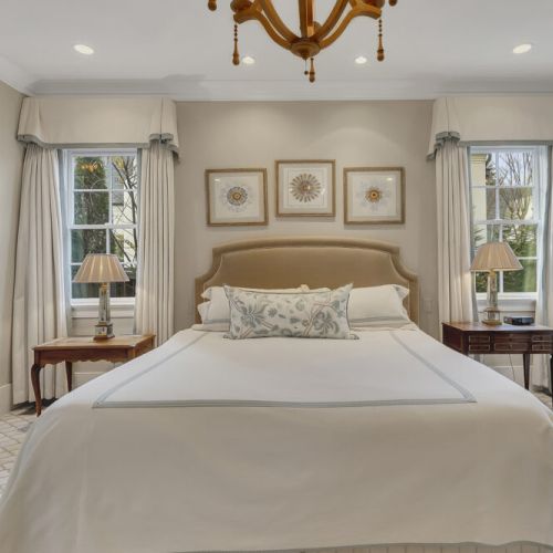 Bedroom 1 - Dual nightstands