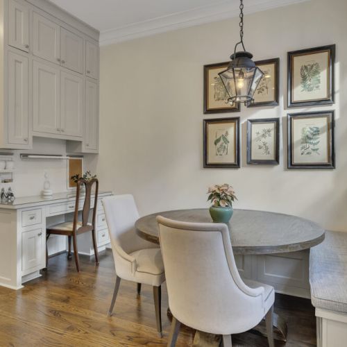 Breakfast Nook - Built-in bench seating for added comfort