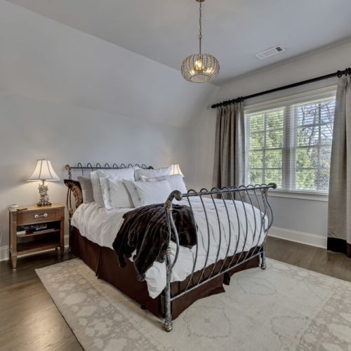 Bedroom 4 - Queen