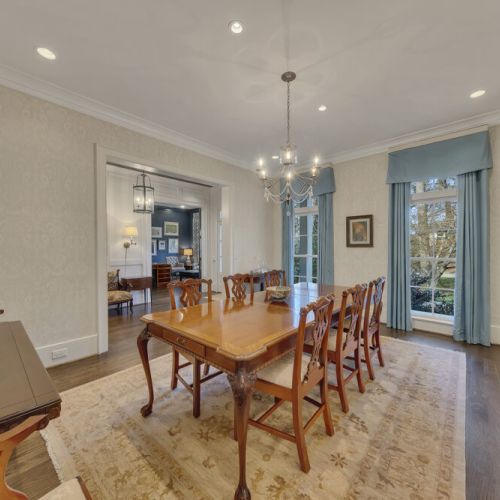 Dining table - Chandelier