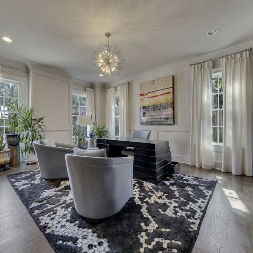 Quiet office space w/ large windows & desk, ideal for focus or remote work