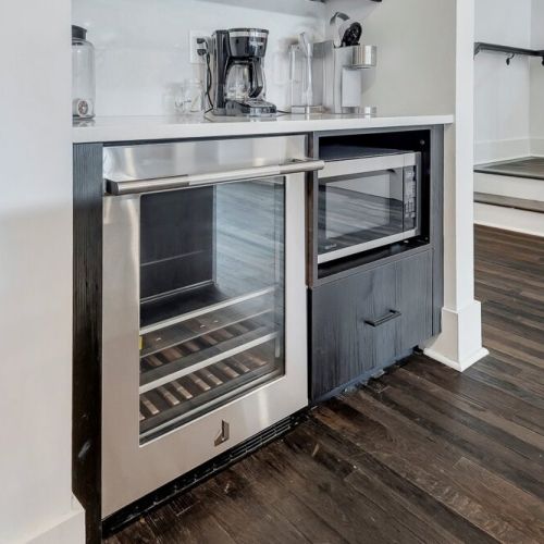 Professional-style range w/ large oven & sleek stainless steel finish