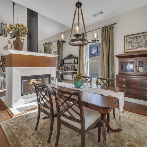 Dinning table - Vintage-Inspired chandelier