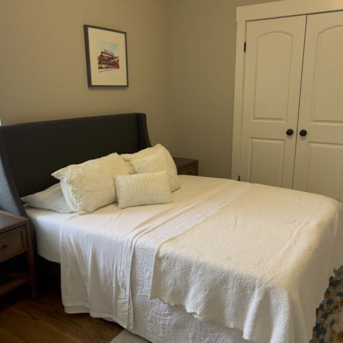 Third Bedroom (Queen) w night stand charging stations
