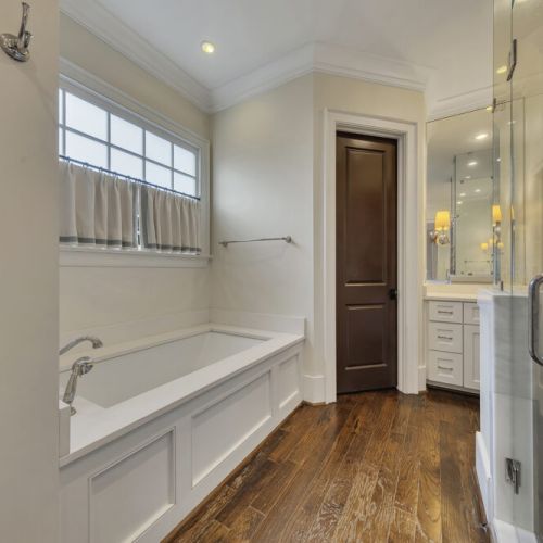 Bathroom 1 - Premium bathtub