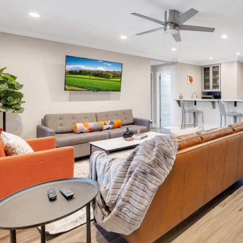 Living Room - Smart TV w Cable