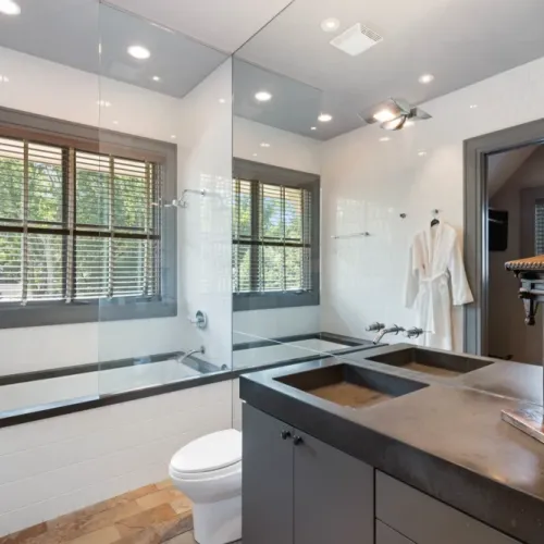 Bright bathroom w/ soaking tub & walk-in shower combo