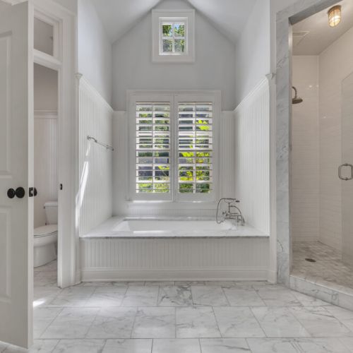 Master ensuite bathroom