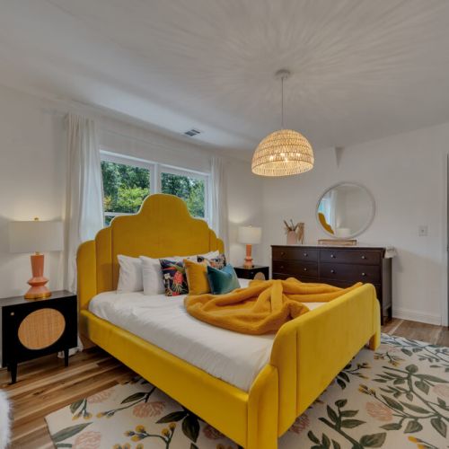 Bedroom (King) 5 - Unit B