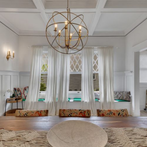 Unit 1 - Dining with Chandelier