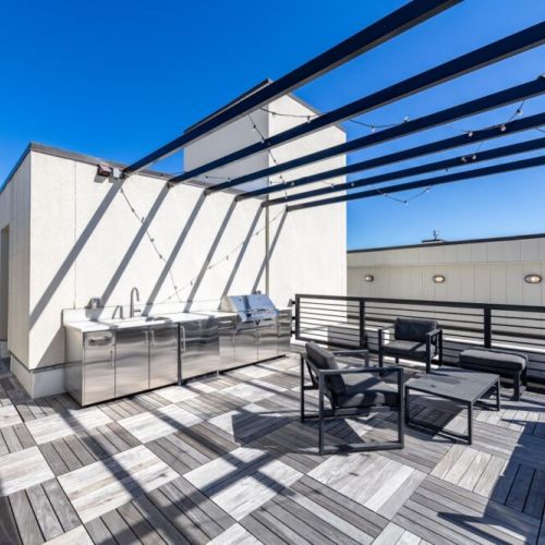 Common Area Rooftop Patio - Outdoor Kitchen and Grill Elevator Accessible