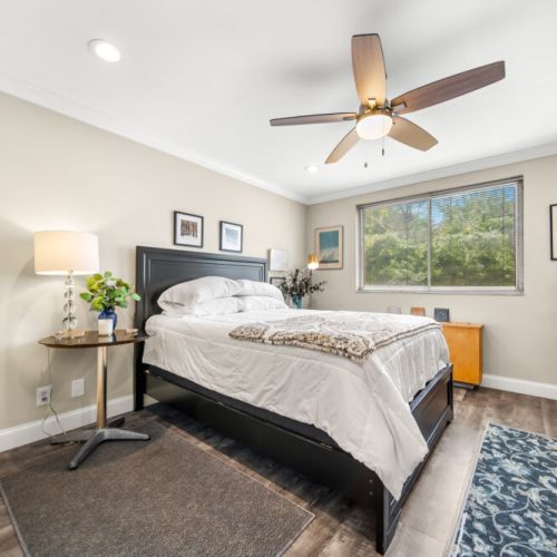 Master Bedroom - Queen