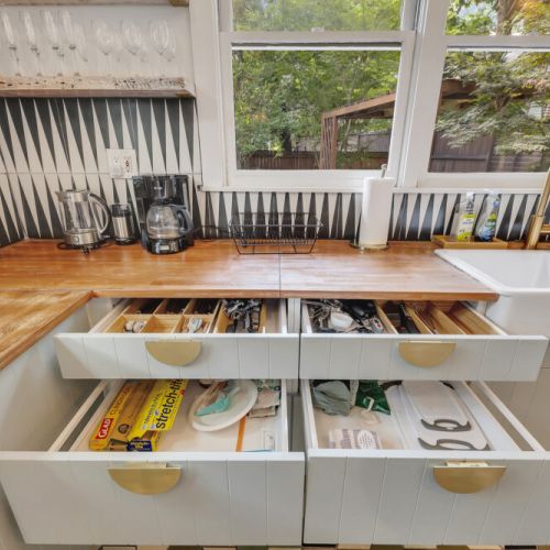 Unit 1 - Bright and organized kitchen