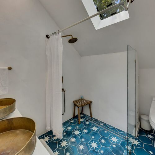 Unique corner bathroom