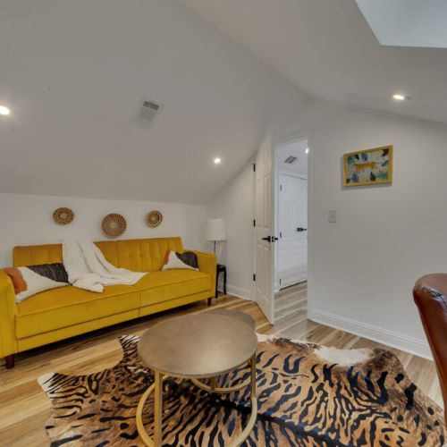 Bedroom 6 (futon) - Unit B