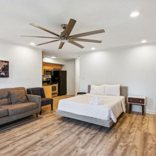 Living Room - Queen Bed