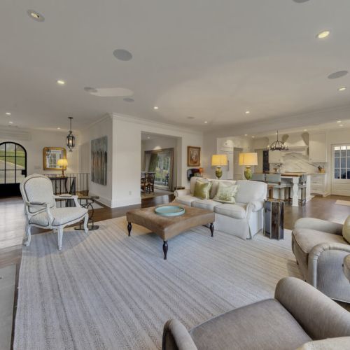 Living room 1 - Widely carpeted