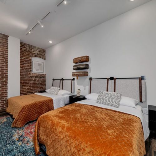 Bonus Room - 2 Full Beds