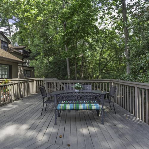 Another set of lounge chairs