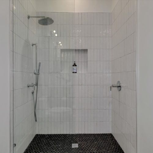 Sparkling Walk-in Shower