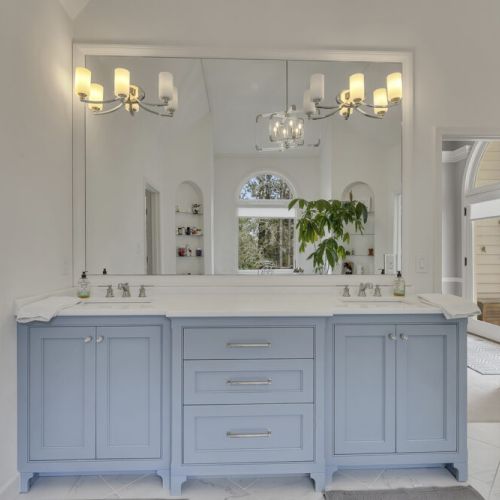 Primary Bedroom - Master En Suite Sparkling bathroom