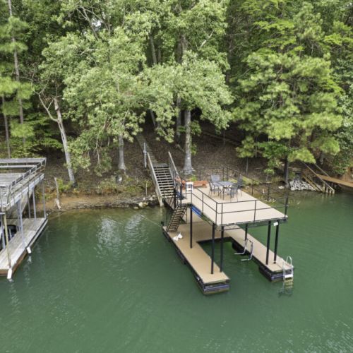 Private deep-water dock with direct access to the lake