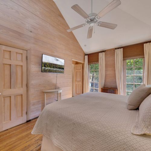 Master Bedroom - Smart TV