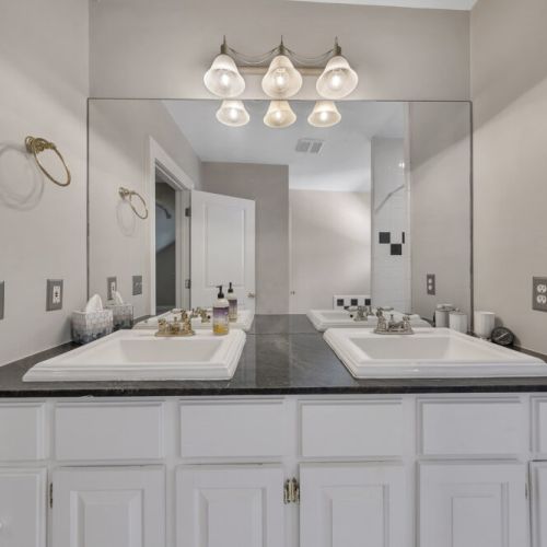 Bathroom 1 - Sparkling bathroom