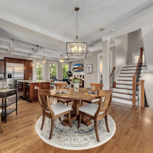 Bassett Dining Table (6 seats)